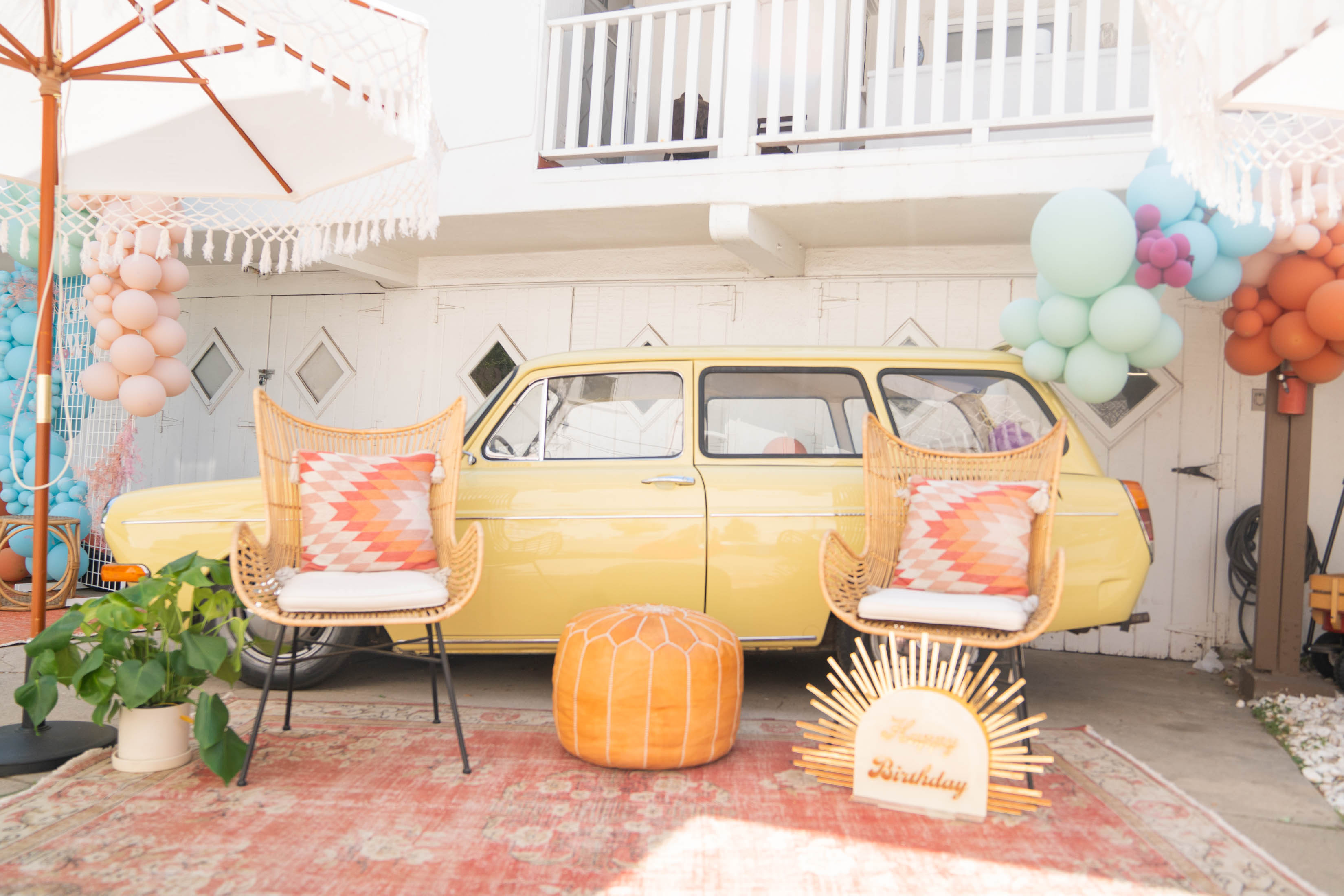 balloon backdrop
birthday inspiration
fig and whiskey
photo booth set up
vintage car for event
event designer
retro party
70's party
70's party inspiration
kids peace and love party
kids birthday party ideas